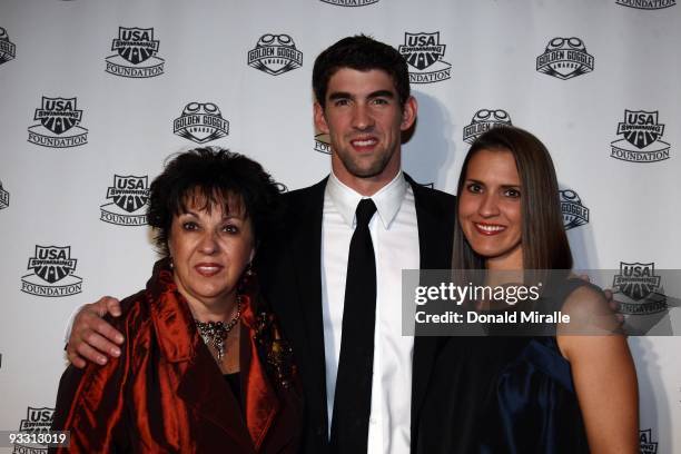 Swimmer Michael Phelps poses with mom Debbie and sister Hilary during the 2009 USA Swimming Foundation Golden Goggles Awards on November 22, 2009 at...