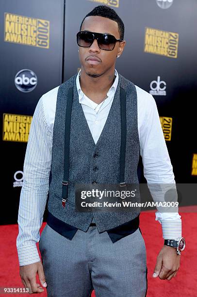 Singer Jeremih arrives at the 2009 American Music Awards at Nokia Theatre L.A. Live on November 22, 2009 in Los Angeles, California.