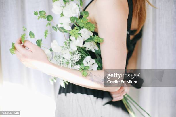 a women having flowers - flower arm fotografías e imágenes de stock