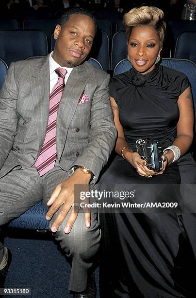 Singer Mary J. Blige and husband Kendu Isaacs at the 2009 American Music Awards at Nokia Theatre L.A. Live on November 22, 2009 in Los Angeles,...