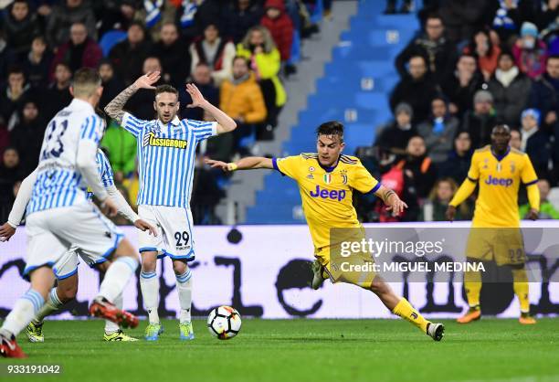 Juventus' Argentinian forward Paulo Dybala vies with Spal's Polish defender Thiago Cionek, Spal's defender Francesco Vicari and Spal's midfielder...