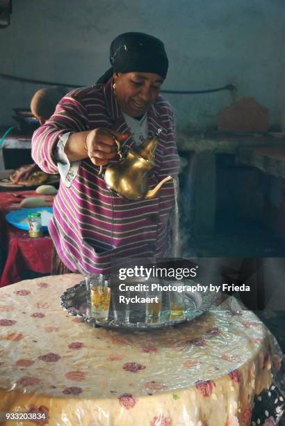 daily needs - midelt photos et images de collection