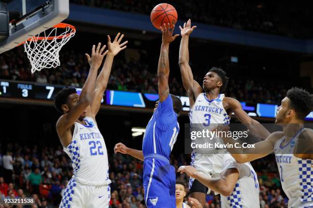 Wes Clark of the Buffalo Bulls shoots the ball against Shai Gilgeous-Alexander and Hamidou Diallo of the Kentucky Wildcats during the first half in...