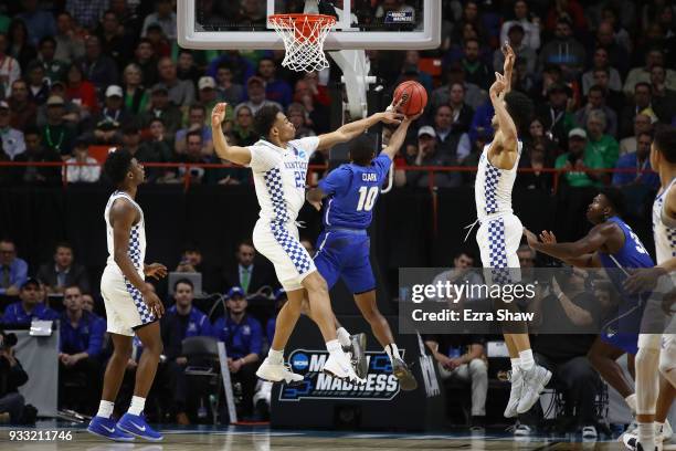 Washington of the Kentucky Wildcats blocks a shot by Wes Clark of the Buffalo Bulls during the first half in the second round of the 2018 NCAA Men's...