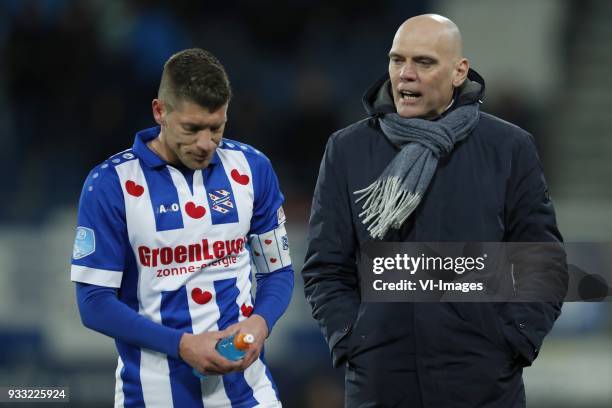 Stijn Schaars of sc Heerenveen, coach Jurgen Streppel of sc Heerenveen during the Dutch Eredivisie match between sc Heerenveen and Willem II...