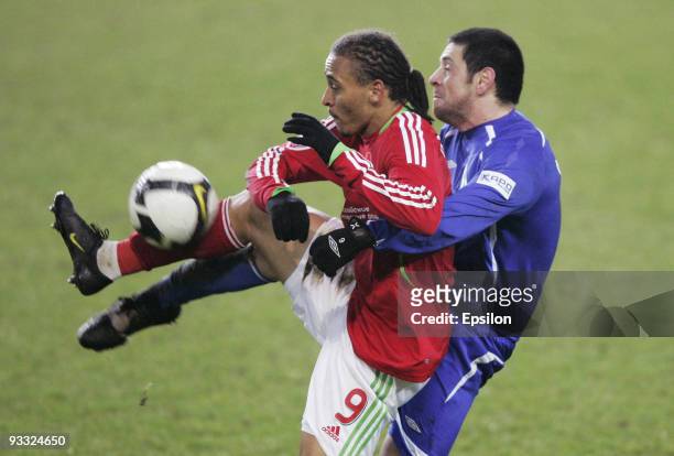Leandro Fernandez of FC Dinamo Moscow battles for the ball with Peter Odemwingie of Lokomotiv Moscow during the Russian Football League Championship...