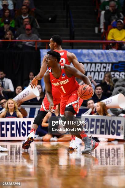 Jae'Sean Tate of the Ohio State Buckeyes moves the ball during the first half against the Gonzaga Bulldogs in the second round of the 2018 NCAA...