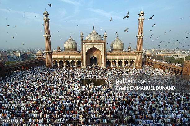 Indian Muslims pray at Jama Masjid, New Delhi's main mosque, to celebrate Eid al-Fitr, 15 November 2004. Muslims across the world are celebrating Eid...