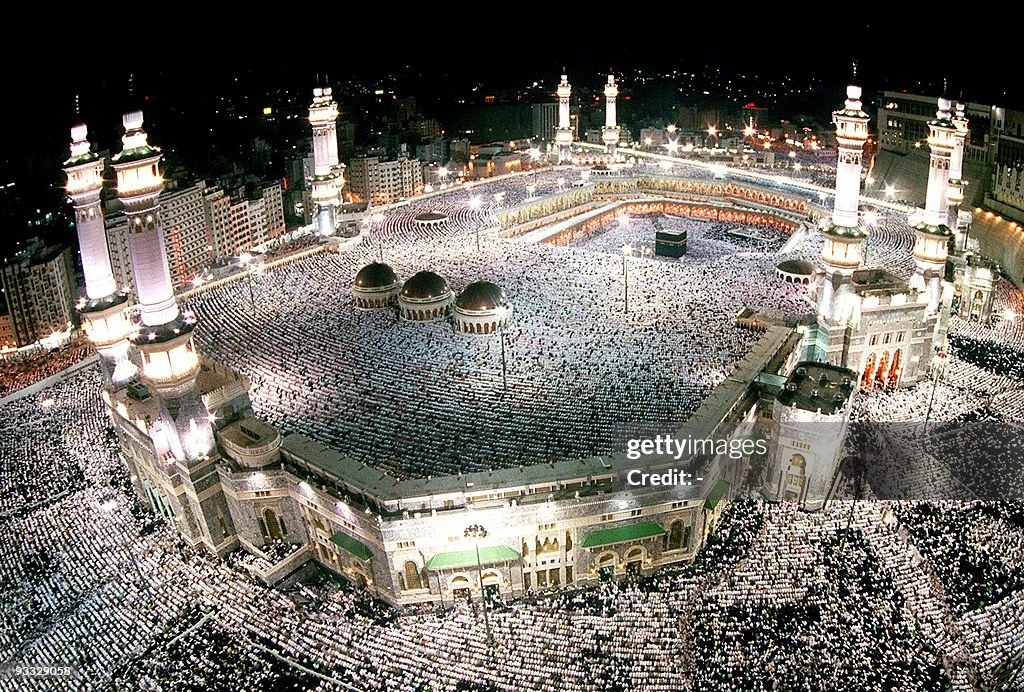 Hundreds of thousands of Muslim pilgrims