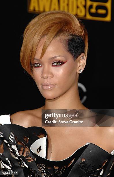 Singer Rihanna arrives at the 2009 American Music Awards at Nokia Theatre L.A. Live on November 22, 2009 in Los Angeles, California.