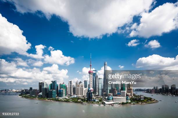 panoramaausblicke auf die skyline von shanghai - marsyu stock-fotos und bilder