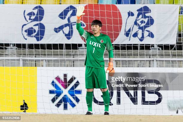 Goalkeeper Kwoun Sun-Tae of Kashima Antlers gestures during the AFC Champions League 2018 Group H match between Suwon Samsung Bluewings and Kashima...