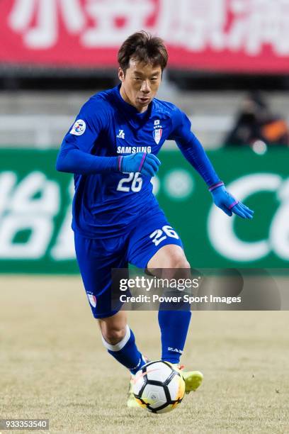 Yeom Ki-Hun of Suwon Samsung Bluewings in action during the AFC Champions League 2018 Group H match between Suwon Samsung Bluewings and Kashima...