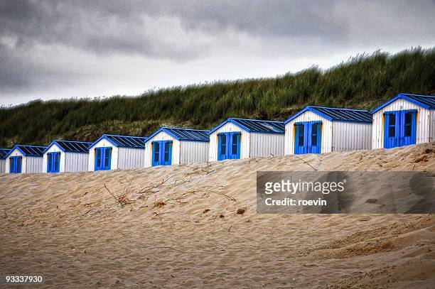 beach houses - roevin fotografías e imágenes de stock