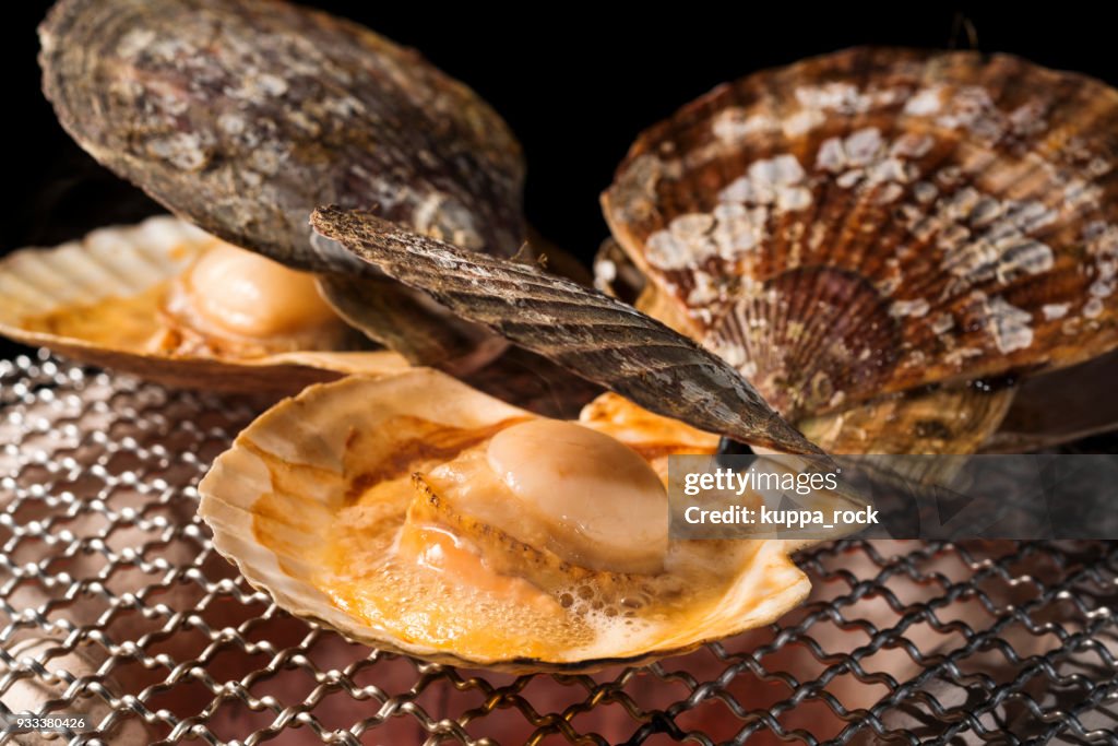 ホタテ貝の炭火とシェルやけど