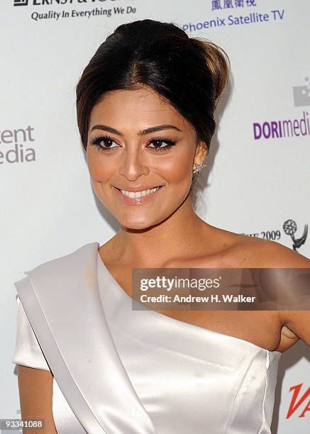Actress Juliana Paes attends the 37th International Emmy Awards gala at the New York Hilton and Towers on November 23, 2009 in New York City.