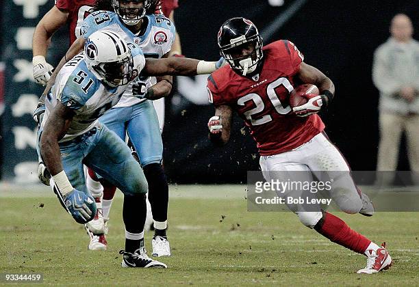 Running back Steve Slaton rushes past linebacker Gerald McRath of the Tennessee Titans in the fourth quarter at Reliant Stadium on November 23, 2009...