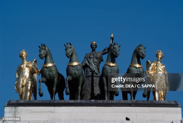 Peace riding the triumphal chariot, chariot on the Arc de Triomphe du Carrousel, 1807-1809, Paris, France, 19th century.