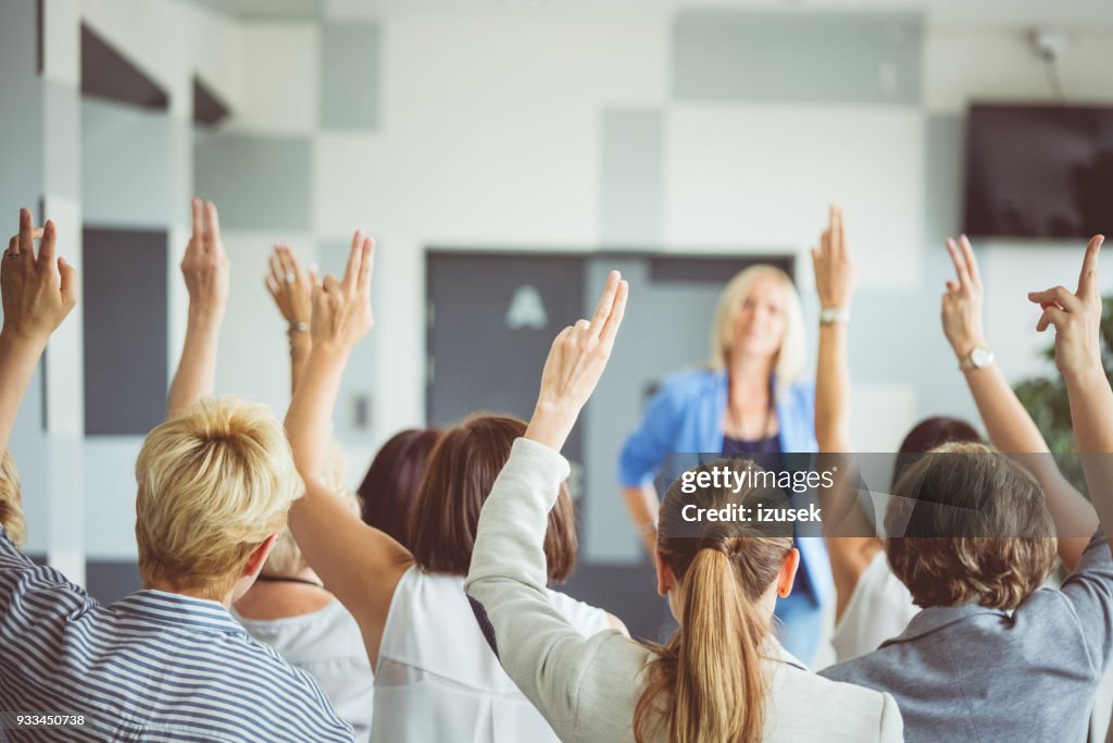 Mulheres de voto durante seminário