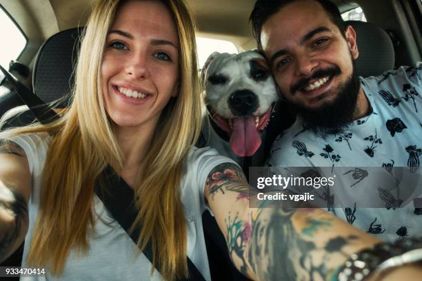 coppia felice - blonde woman selfie foto e immagini stock