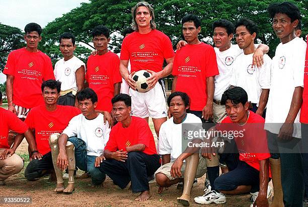 Famous French soccer player David Ginola poses with Cambodian amputees after a football match in Kompong Speu, 60 kms South from Phnom Penh, 18 may...