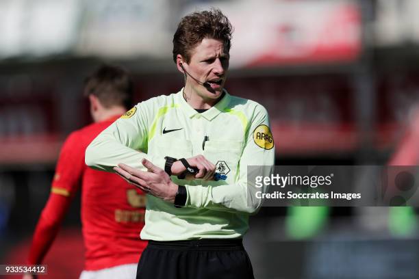 Referee Martin van den Kerkhof during the Dutch Eredivisie match between AZ Alkmaar v FC Groningen at the AFAS Stadium on March 18, 2018 in Alkmaar