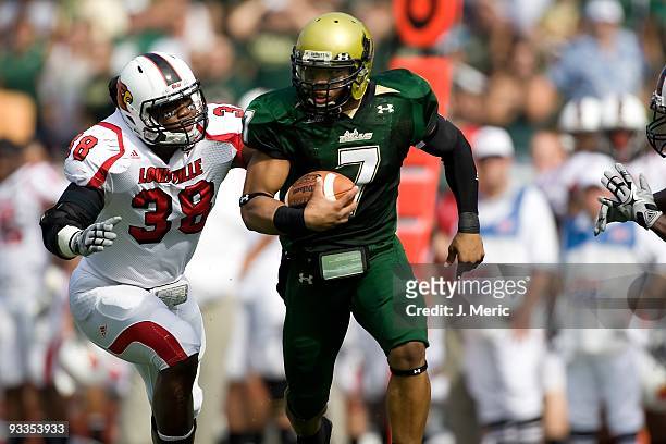 Quarterback B.J. Daniels of the South Florida Bulls runs the ball against the Louisville Cardinals during the game at Raymond James Stadium on...