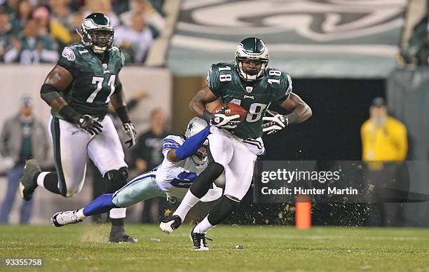 Wide receiver Jeremy Maclin of the Philadelphia Eagles carries the ball during a game against the Dallas Cowboys on November 8, 2009 at Lincoln...