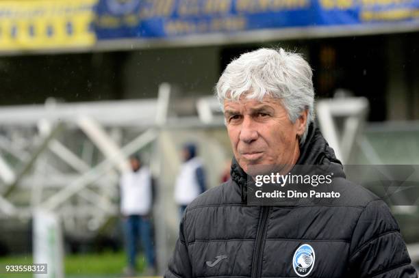 Head coach of Atalanta BC Gian Piero Gasperini looks on during the serie A match between Hellas Verona FC and Atalanta BC at Stadio Marc'Antonio...