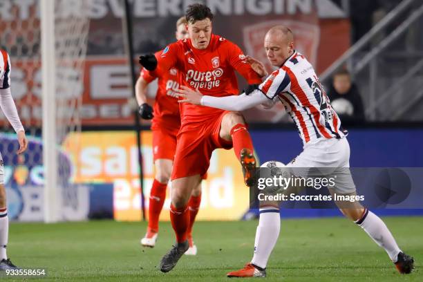 Tom Boere of FC Twente, Elmo Lieftink of Willem II during the Dutch Eredivisie match between Fc Twente v Willem II at the De Grolsch Veste on March...