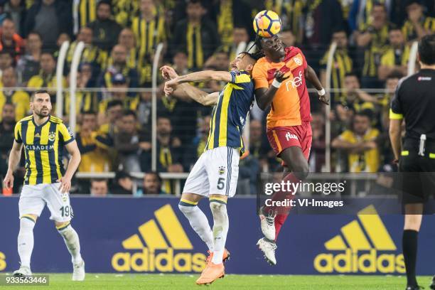 Mehmet Topal of Fenerbahce SK, Bafetimbi Gomis of Galatasaray SK during the Turkish Spor Toto Super Lig match Fenerbahce AS and Galatasaray AS at the...