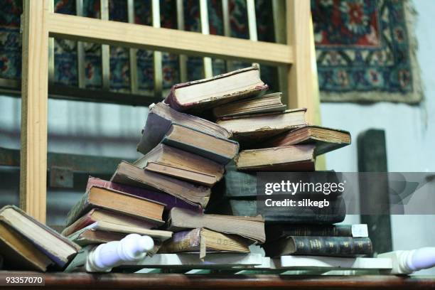 stack of educational books - san antonio de areco fotografías e imágenes de stock