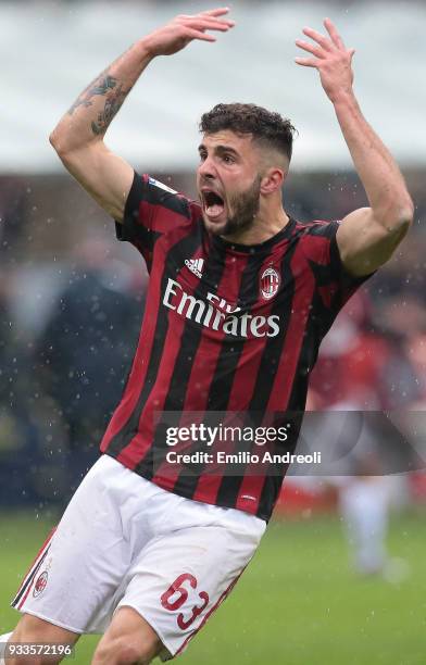 Patrick Cutrone of AC Milan celebrates his goal during the serie A match between AC Milan and AC Chievo Verona at Stadio Giuseppe Meazza on March 18,...