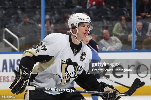 Sidney Crosby of the Pittsburgh Penguins skates against the Atlanta Thrashers at Philips Arena on November 21, 2009 in Atlanta, Georgia.