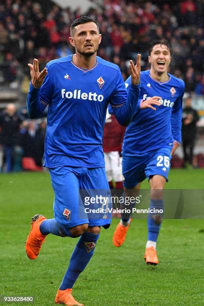 Cyril Thereau of ACF Fiorentina celebrates his goal during the serie A match between Torino FC and ACF Fiorentina at Stadio Olimpico di Torino on...