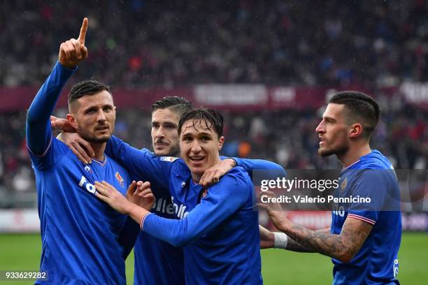 Cyril Thereau of ACF Fiorentina celebrates his goal with team mates during the serie A match between Torino FC and ACF Fiorentina at Stadio Olimpico...