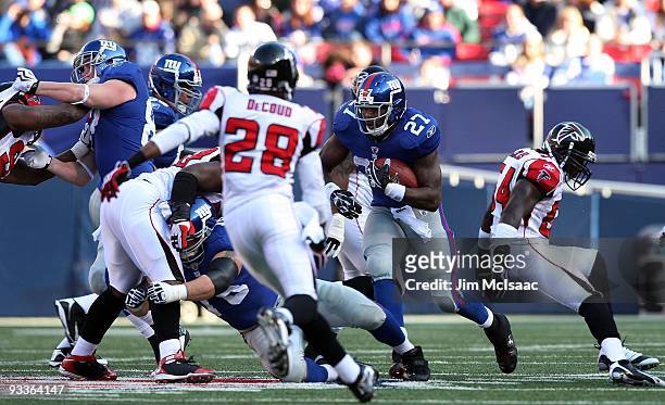 Brandon Jacobs of the New York Giants runs the ball against the Atlanta Falcons on November 22, 2009 at Giants Stadium in East Rutherford, New Jersey.