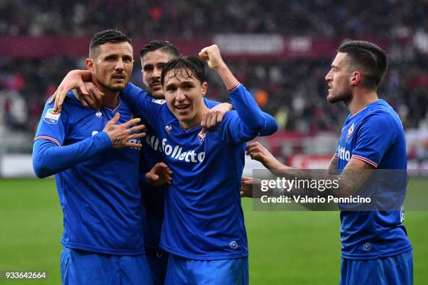 Cyril Thereau of ACF Fiorentina celebrates his goal with team mates during the serie A match between Torino FC and ACF Fiorentina at Stadio Olimpico...