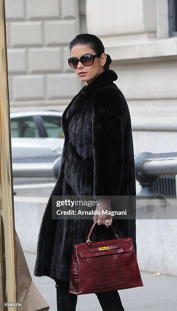 Candids: November 24, 2009