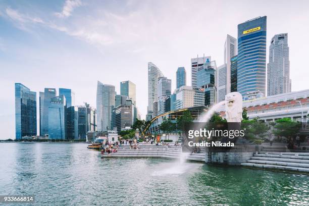 merlion statue, marina bay sands, singapore - marina square stock pictures, royalty-free photos & images