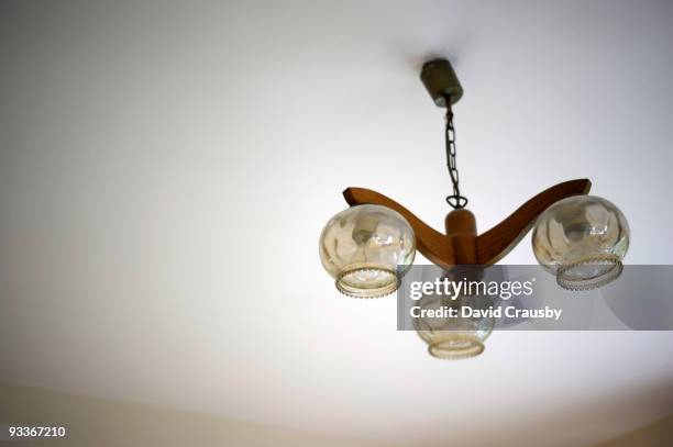 retro light fitting - crausby stockfoto's en -beelden