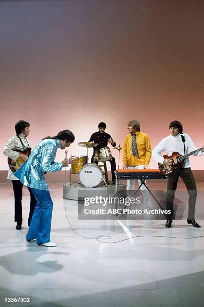 Revered Rocks 168 Paul Revere Raiders Photos & High Res Pictures - Getty Images