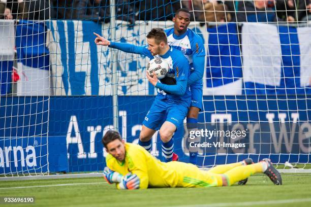 Goalkeeper Brad Jones of Feyenoord, Piotr Parzyszek of PEC Zwolle, Kingsley Ehizibue of PEC Zwolle during the Dutch Eredivisie match between PEC...