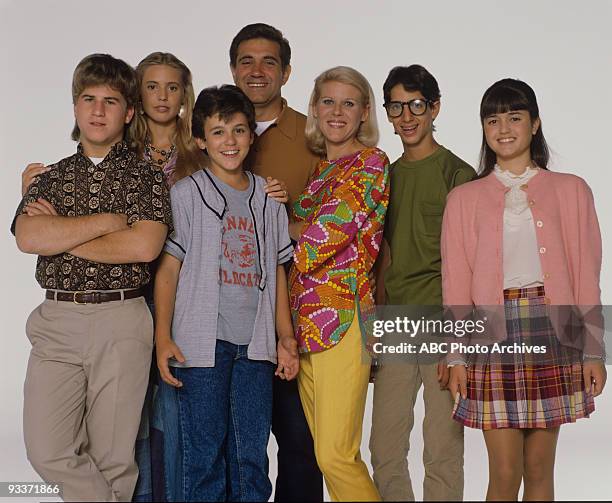 The Wonder Years - "Gallery" 8/90 Jason Hervey, Olivia d'Abo, Fred Savage, Dan Lauria, Alley Mills, Josh Saviano, Danica McKellar