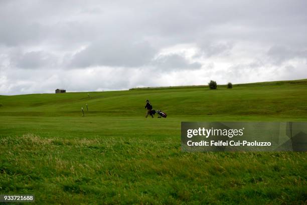 golf at bundoran, county donegal, ireland - bundoran donegal stock pictures, royalty-free photos & images