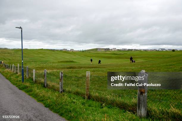 golf at bundoran, county donegal, ireland - bundoran ireland stock pictures, royalty-free photos & images