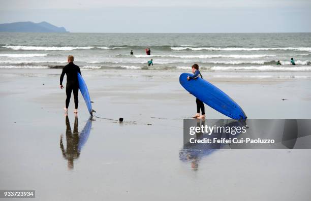 surfing at inch beach, county kerry, ireland - ireland surf wave stockfoto's en -beelden