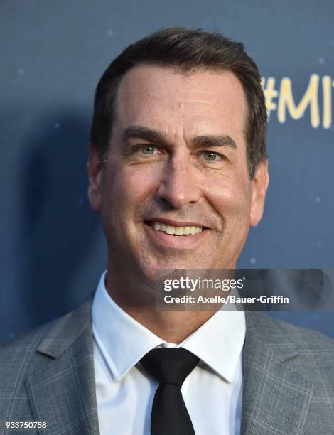 Actor Robert Riggle Riggle Photos and Premium High Res Pictures - Getty Images