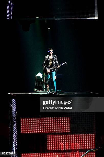 Matt Bellamy performs on stage at Palau Sant Jordi on November 24, 2009 in Barcelona, Spain.
