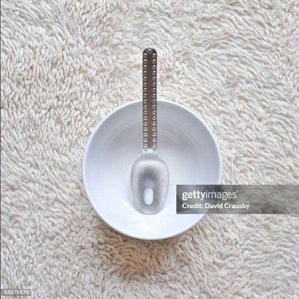 empty cereal bowl - ciotola vuota foto e immagini stock